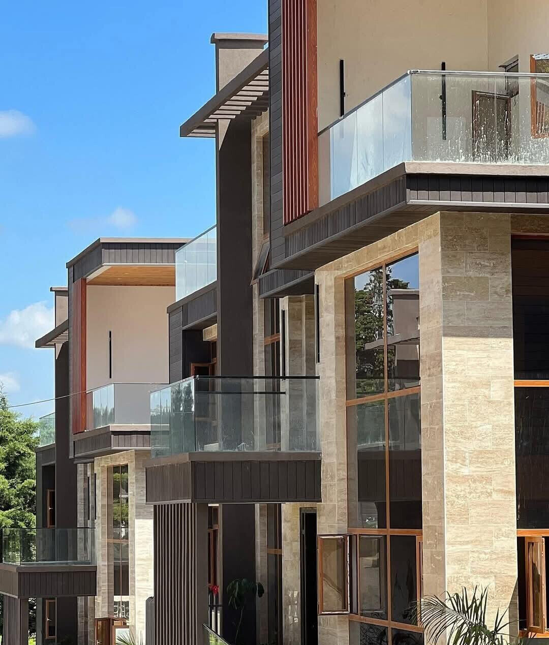 6-Ensuite Villa with Lift & Electric Fireplace - Lavington