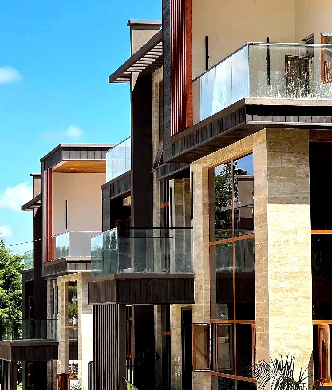 6-Ensuite Villa with Lift & Electric Fireplace - Lavington