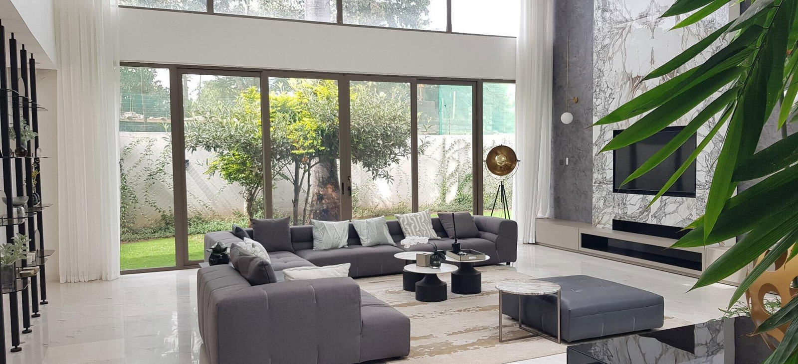 Quiet 5-Bed Townhouse with Fireplace & DSQ - Lavington