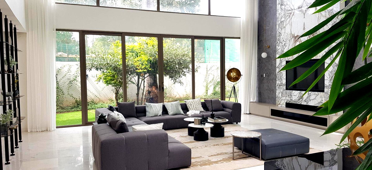 Quiet 5-Bed Townhouse with Fireplace & DSQ - Lavington