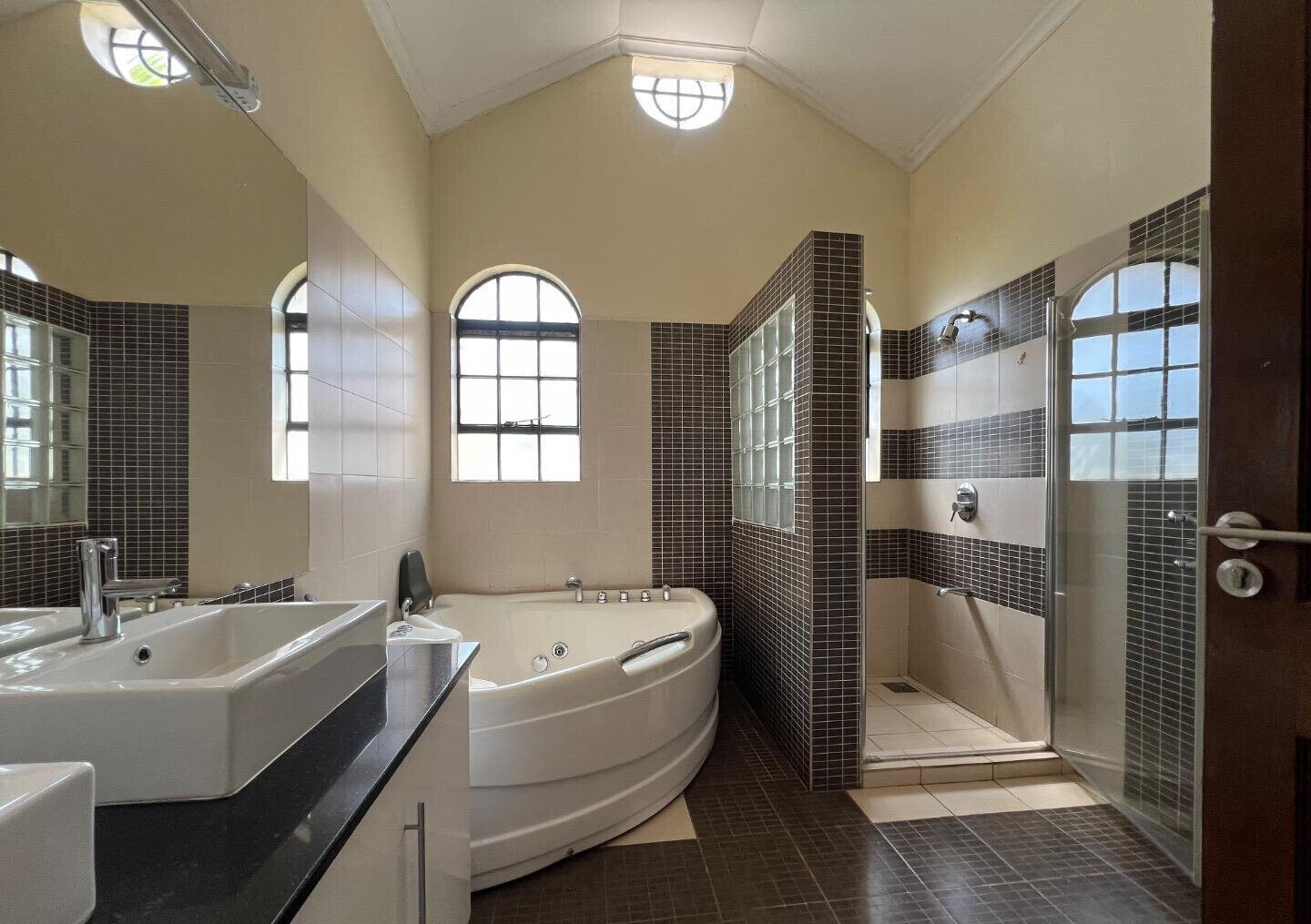 4BR All-Ensuite Townhouse with Private Sauna & Gym - Runda