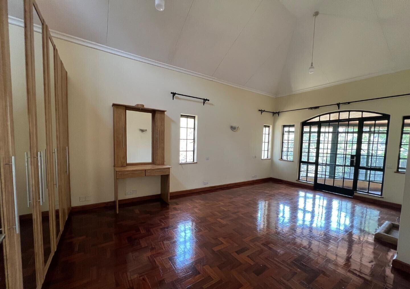 4BR All-Ensuite Townhouse with Private Sauna & Gym - Runda