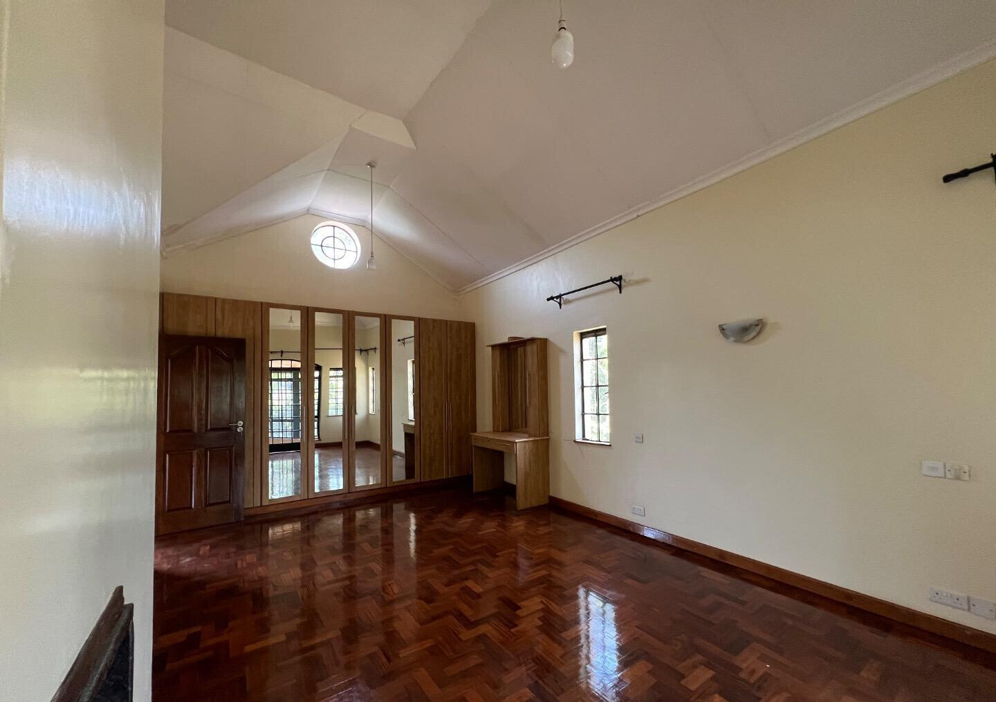4BR All-Ensuite Townhouse with Private Sauna & Gym - Runda