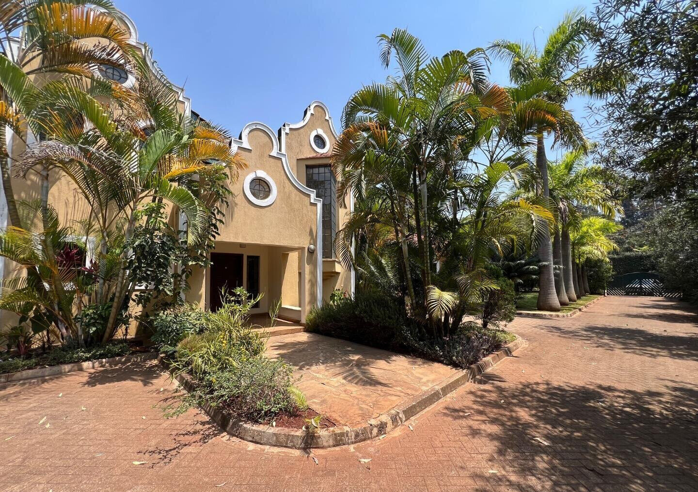 4BR All-Ensuite Townhouse with Private Sauna & Gym - Runda