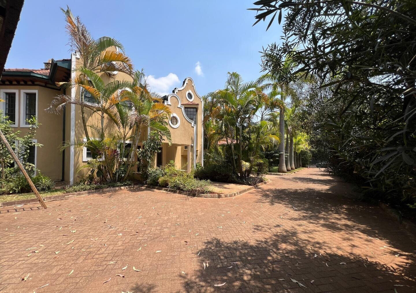4BR All-Ensuite Townhouse with Private Sauna & Gym - Runda