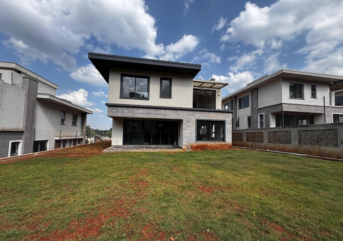 4-Ensuite Townhouse with Clubhouse & Rooftop Terrace - Loresho