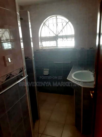 4bdrm House in Kyuna Estate for rent - Image 8