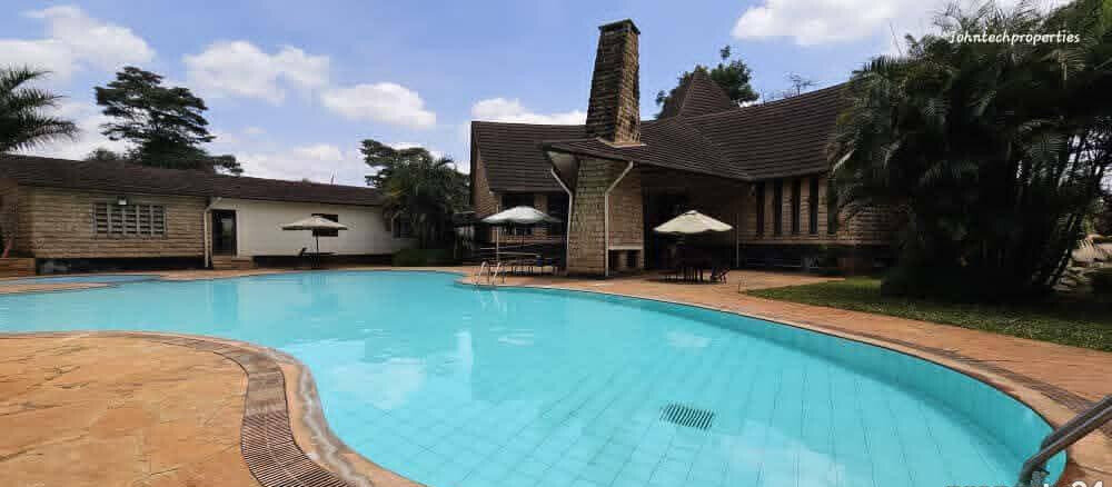 5-Ensuite Villa with Sunken Lounge & Man-Made Dam – Karen