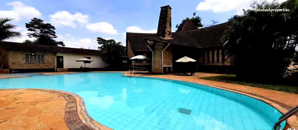 5-Ensuite Villa with Sunken Lounge & Man-Made Dam – Karen
