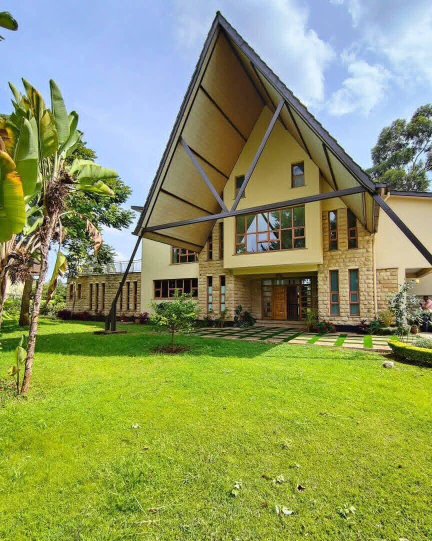 5-Ensuite Villa with Sunken Lounge & Man-Made Dam – Karen