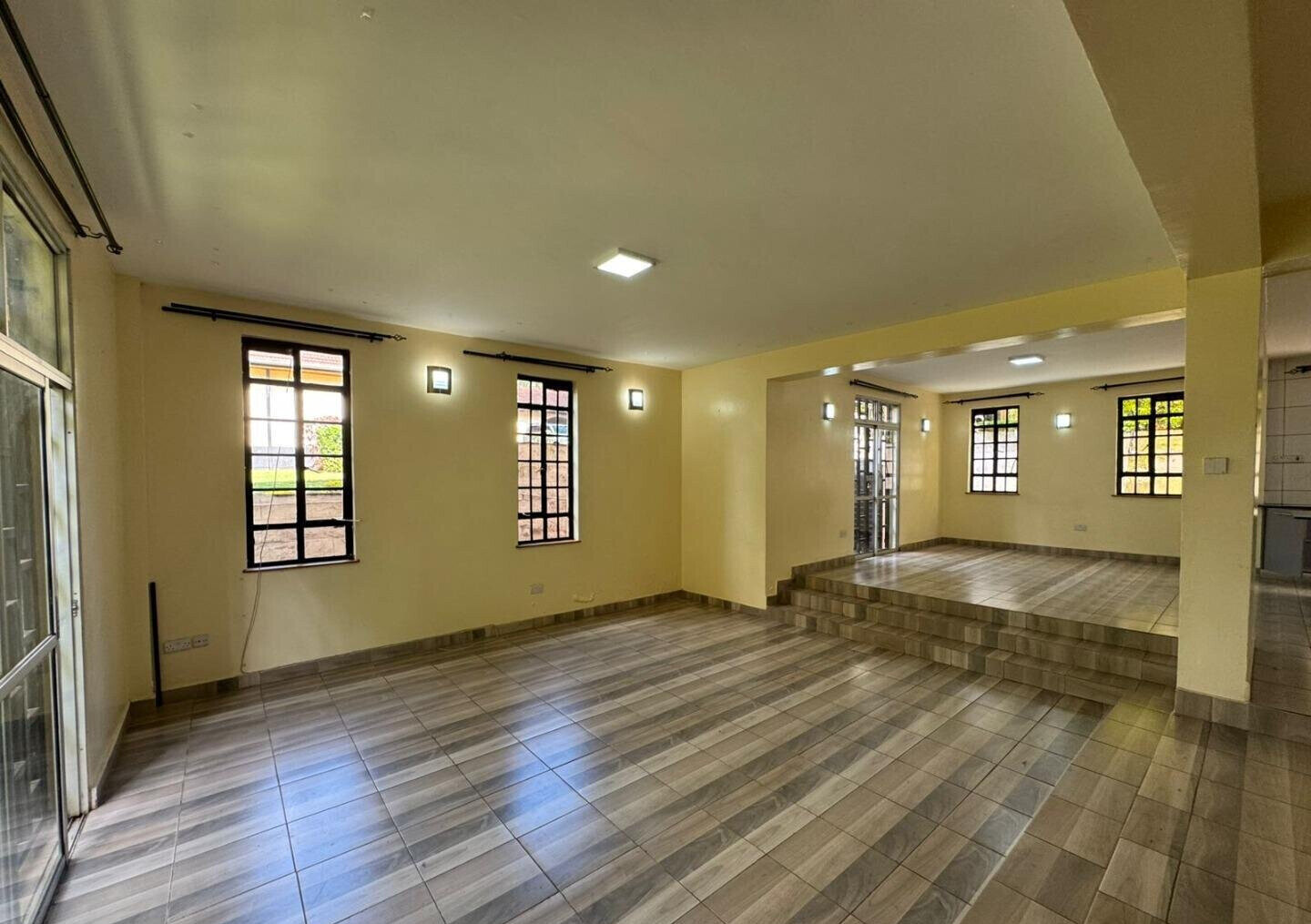 4BR All-Ensuite Townhouse with Solar & Generator - Kyuna
