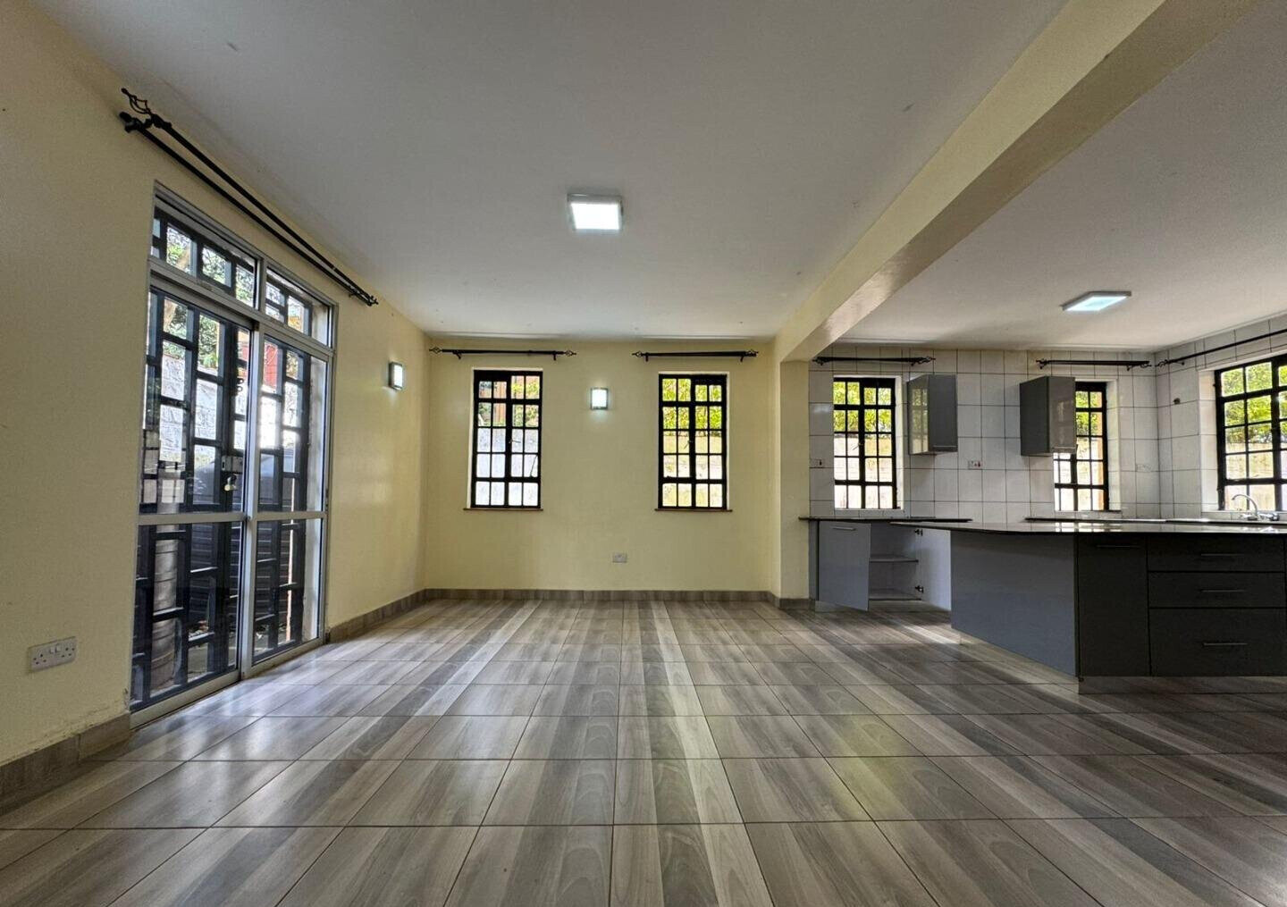 4BR All-Ensuite Townhouse with Solar & Generator - Kyuna