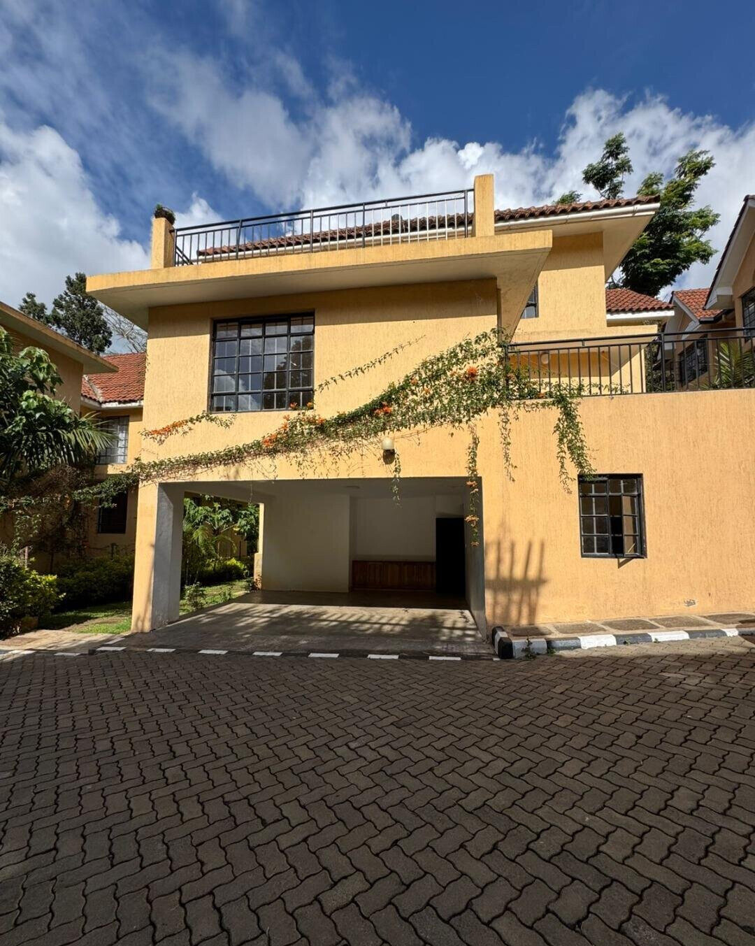 4BR All-Ensuite Townhouse with Solar & Generator - Kyuna