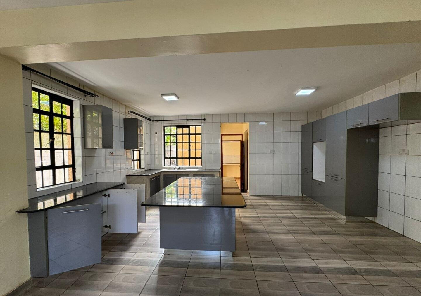 4BR All-Ensuite Townhouse with Solar & Generator - Kyuna
