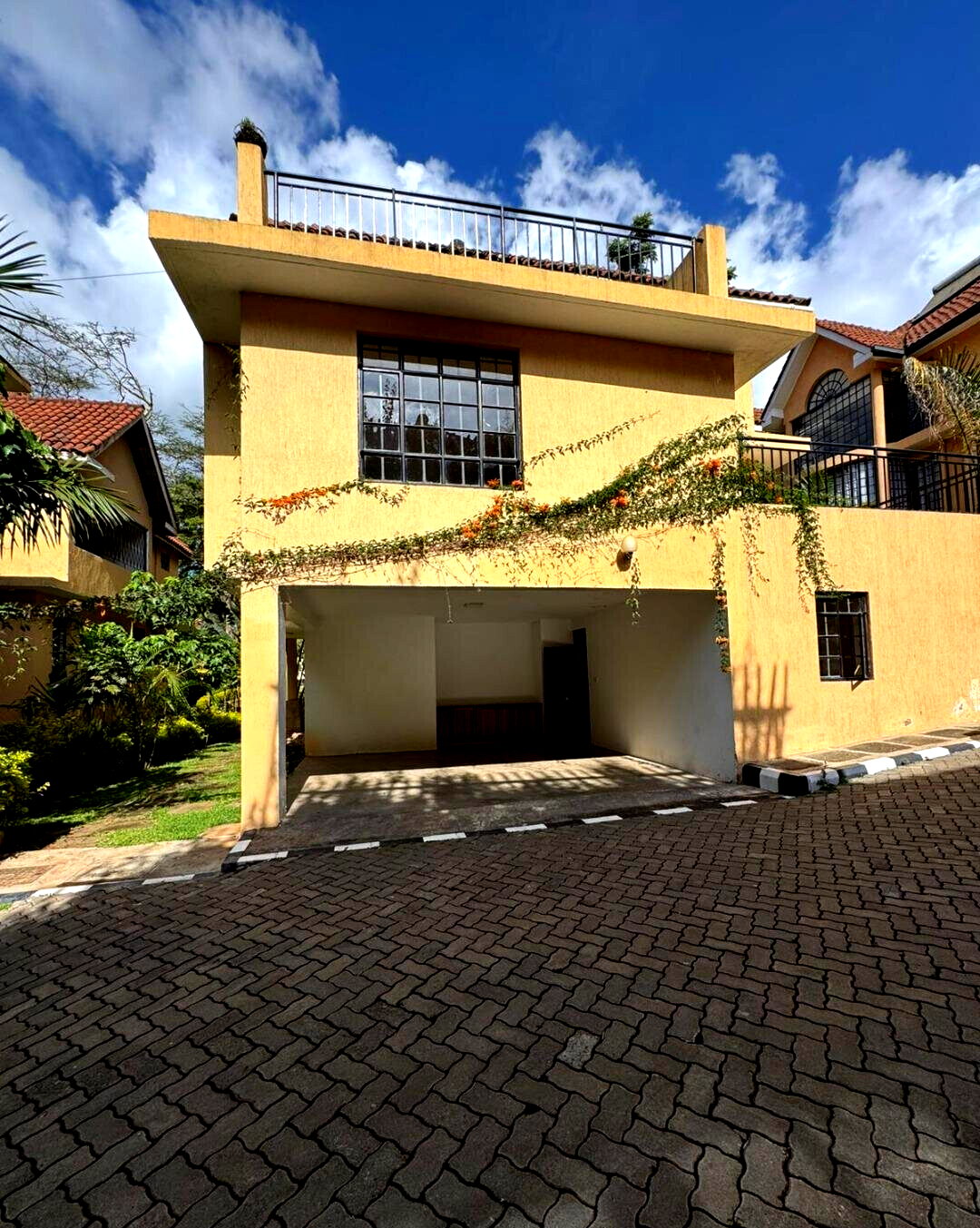 4BR All-Ensuite Townhouse with Solar & Generator - Kyuna