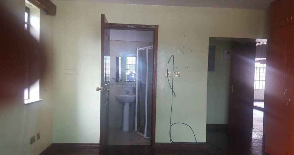 5-Ensuite Townhouse with Fireplace & Attic - Lavington Gated Community