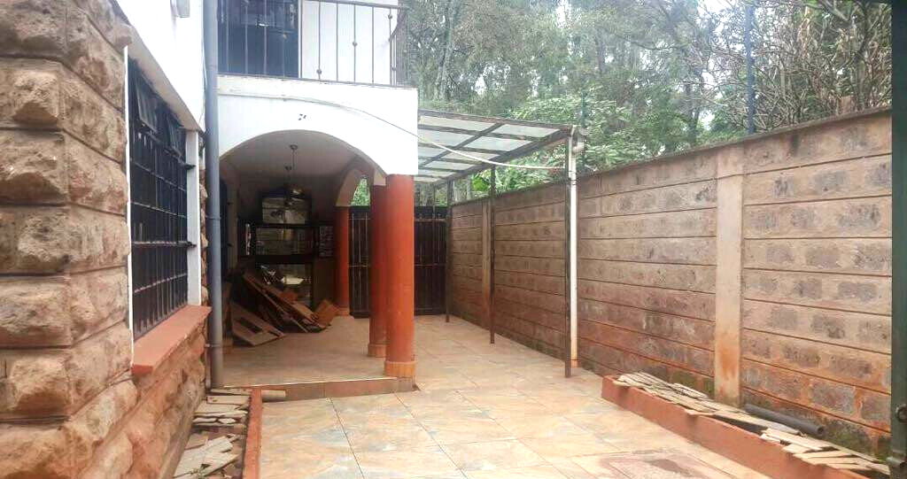 5-Ensuite Townhouse with Fireplace & Attic - Lavington Gated Community