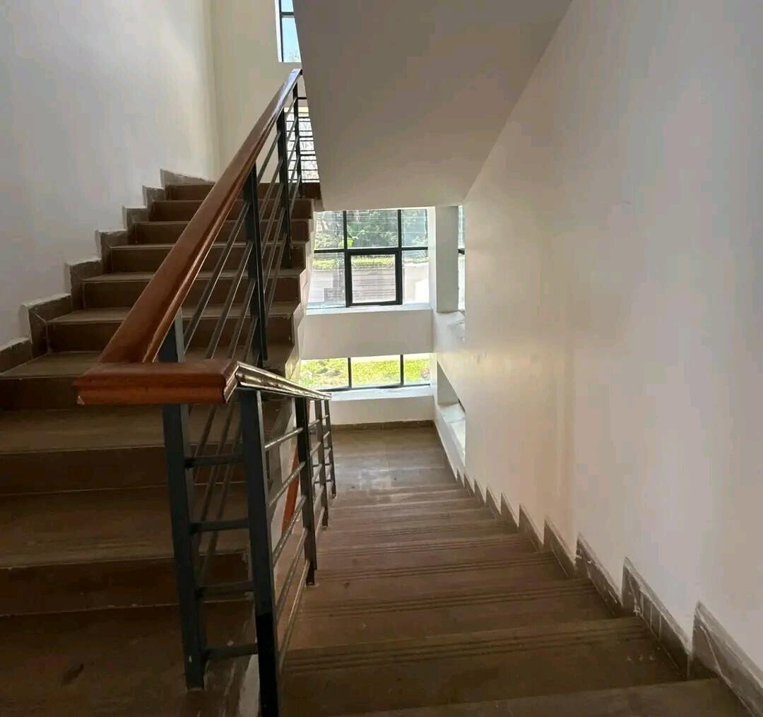 4-Ensuite Villa with Rooftop Terrace & DSQ - Lavington