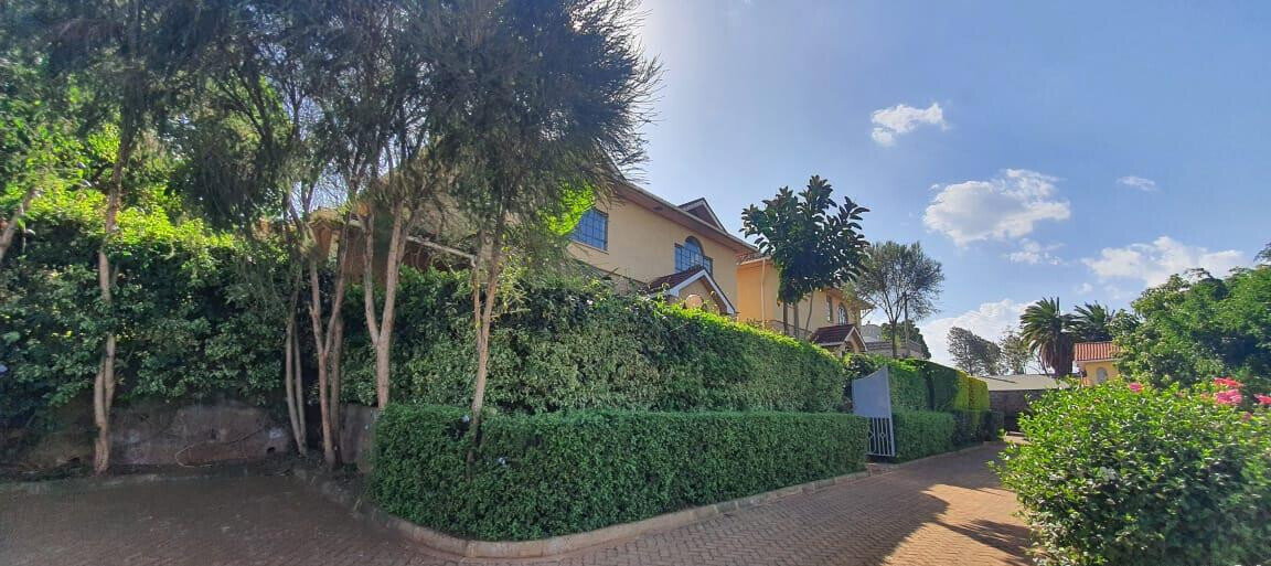 4 En-Suite Townhouse with Pool, Gym & Party Area - Kitisuru