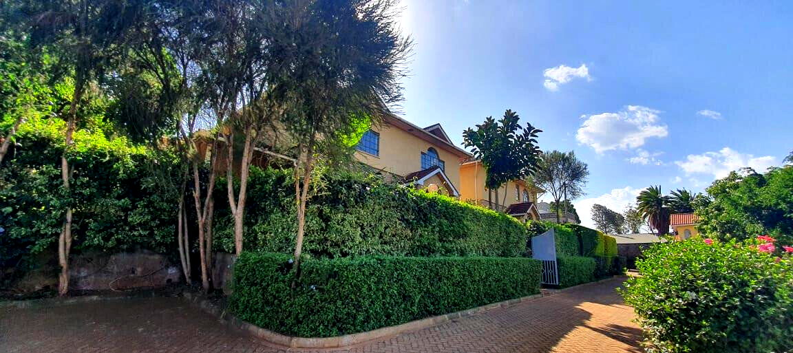 4 En-Suite Townhouse with Pool, Gym & Party Area - Kitisuru