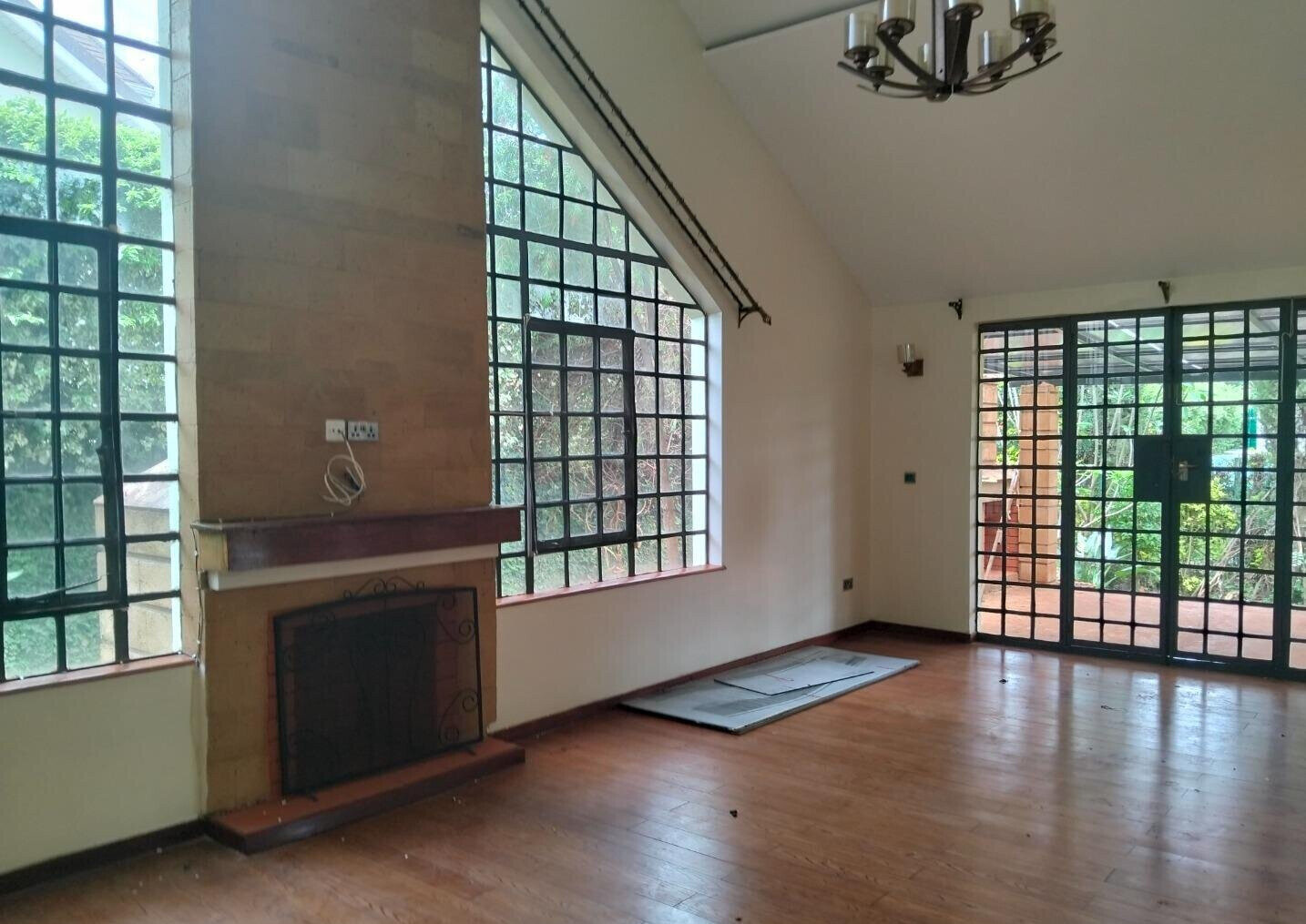 4-Ensuite Townhouse with Fireplace & Private Garden - Westlands