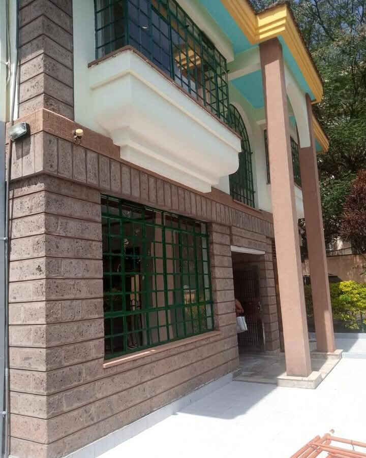 4-Ensuite Townhouse with Fireplace & Private Garden - Westlands