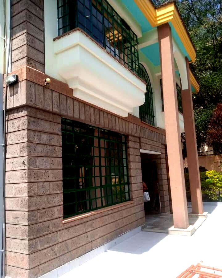 4-Ensuite Townhouse with Fireplace & Private Garden - Westlands
