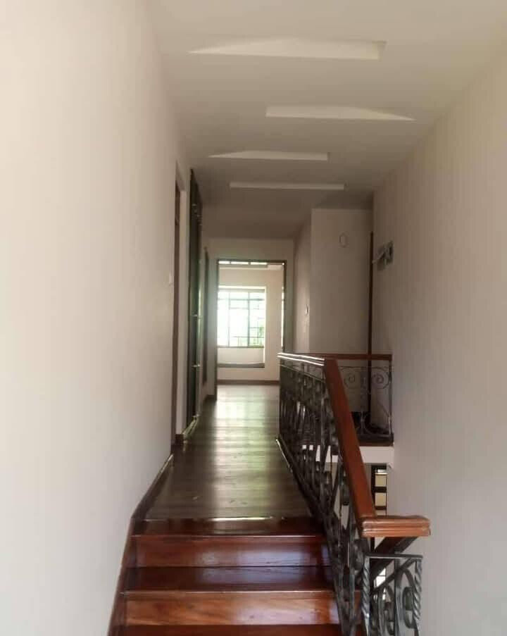 4-Ensuite Townhouse with Fireplace & Private Garden - Westlands