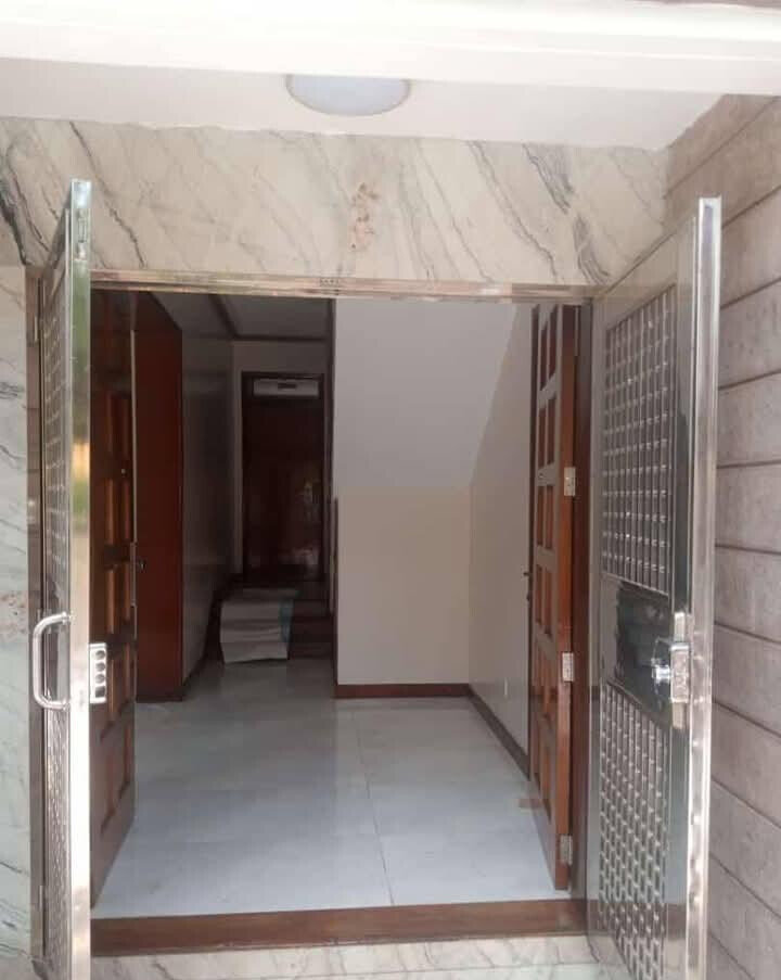 4-Ensuite Townhouse with Fireplace & Private Garden - Westlands