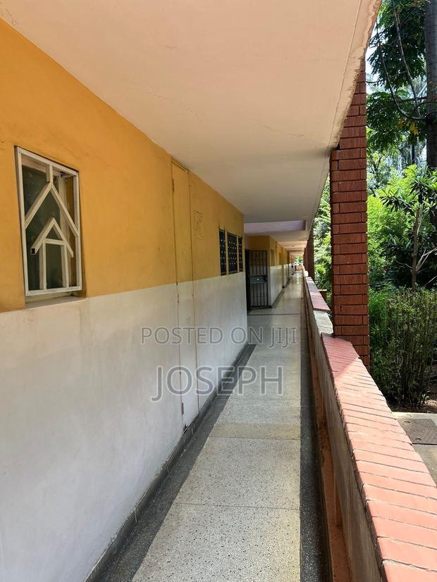 Office to Let Next to Hill Park Hotel