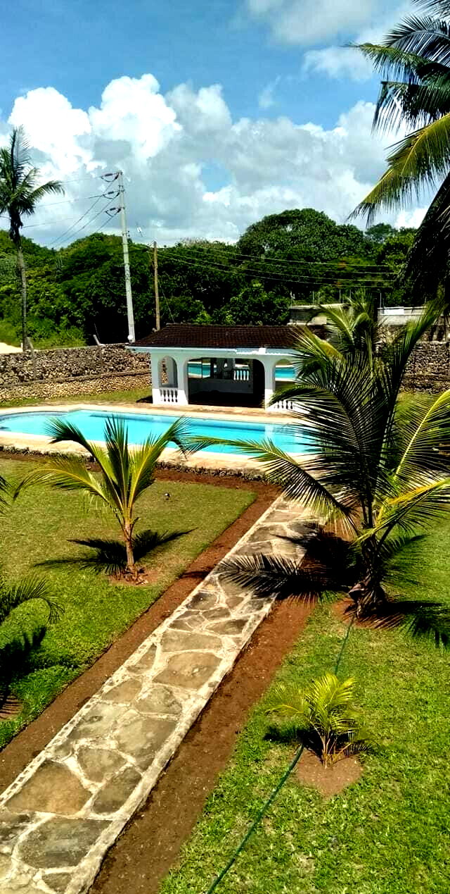 Half-Acre Townhouse with Pool & Clean Title - Shanzu