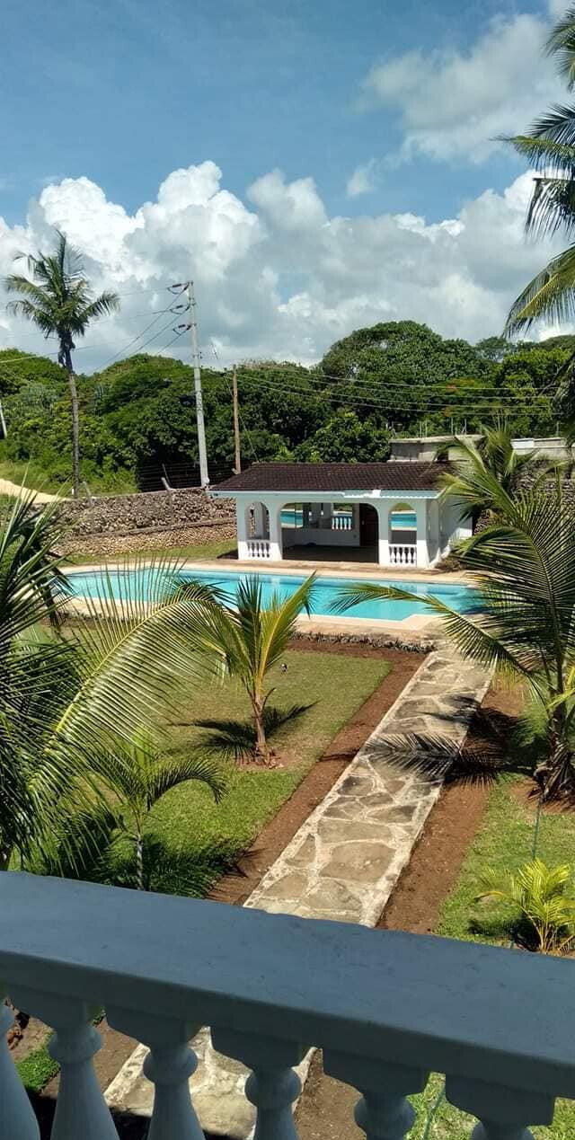 Half-Acre Townhouse with Pool & Clean Title - Shanzu