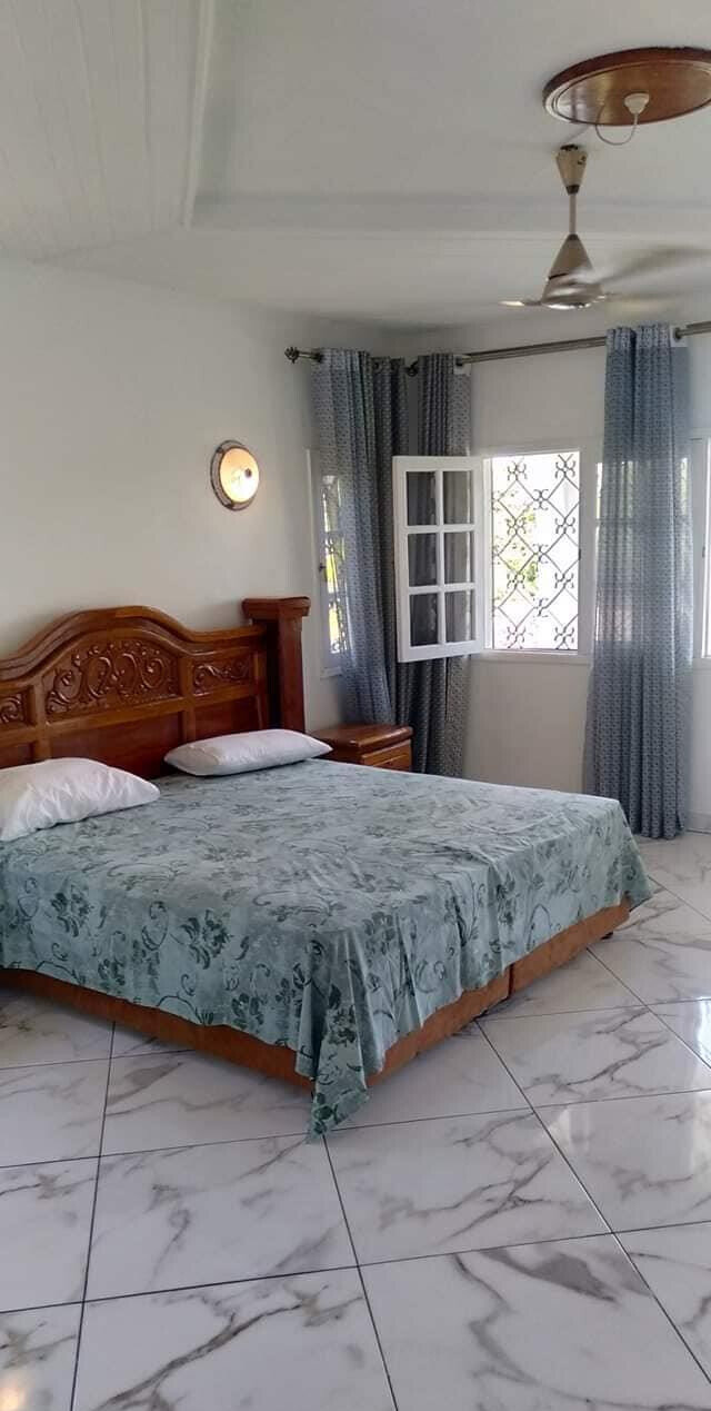 Half-Acre Townhouse with Pool & Clean Title - Shanzu