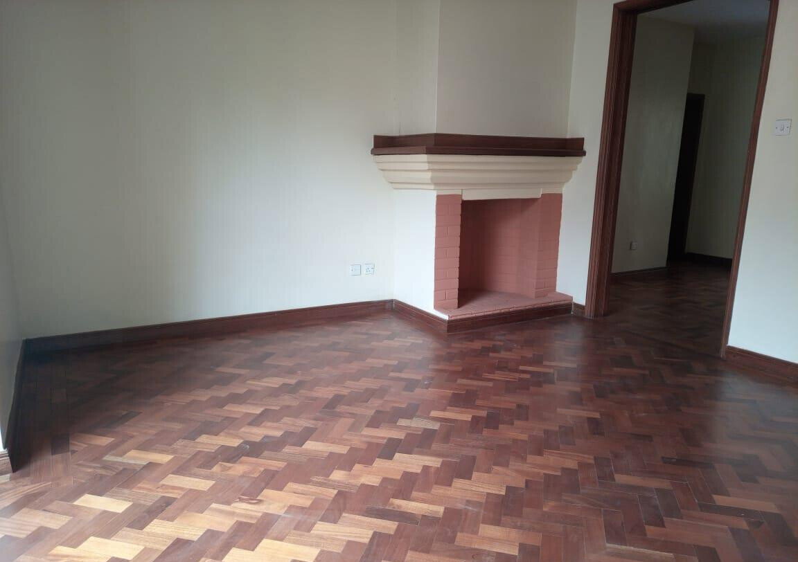 5-Ensuite Townhouse with Pool & DSQ - Quiet Lavington