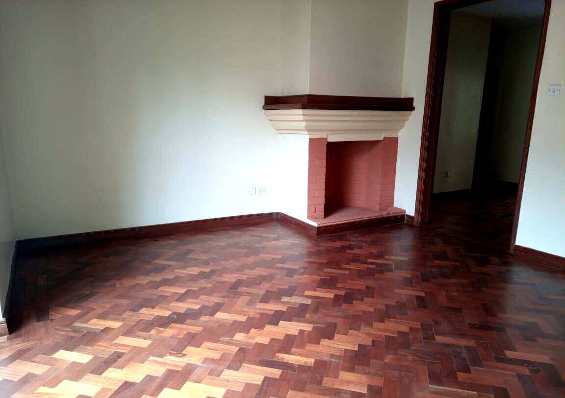 5-Ensuite Townhouse with Pool & DSQ - Quiet Lavington