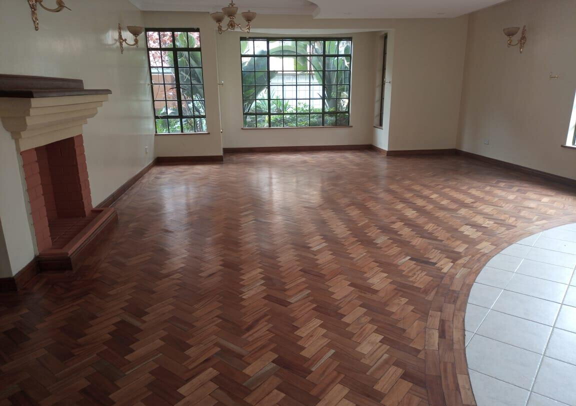 5-Ensuite Townhouse with Pool & DSQ - Quiet Lavington