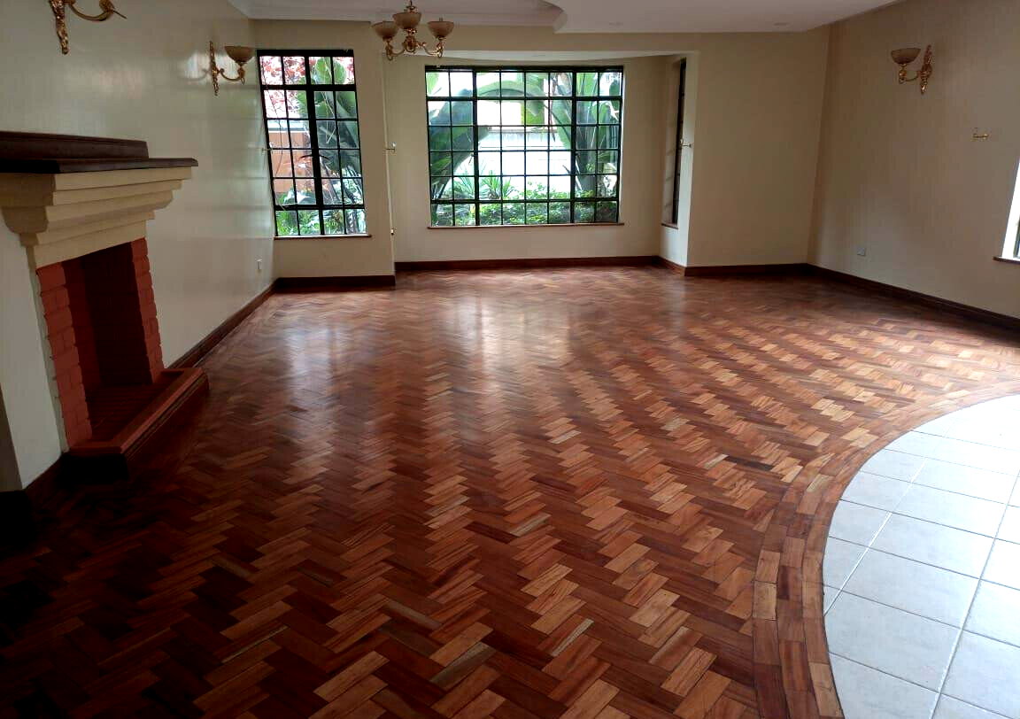 5-Ensuite Townhouse with Pool & DSQ - Quiet Lavington