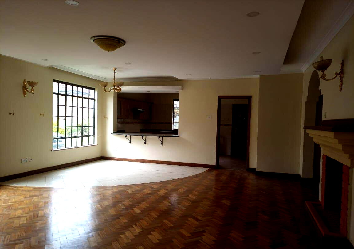 5-Ensuite Townhouse with Pool & DSQ - Quiet Lavington