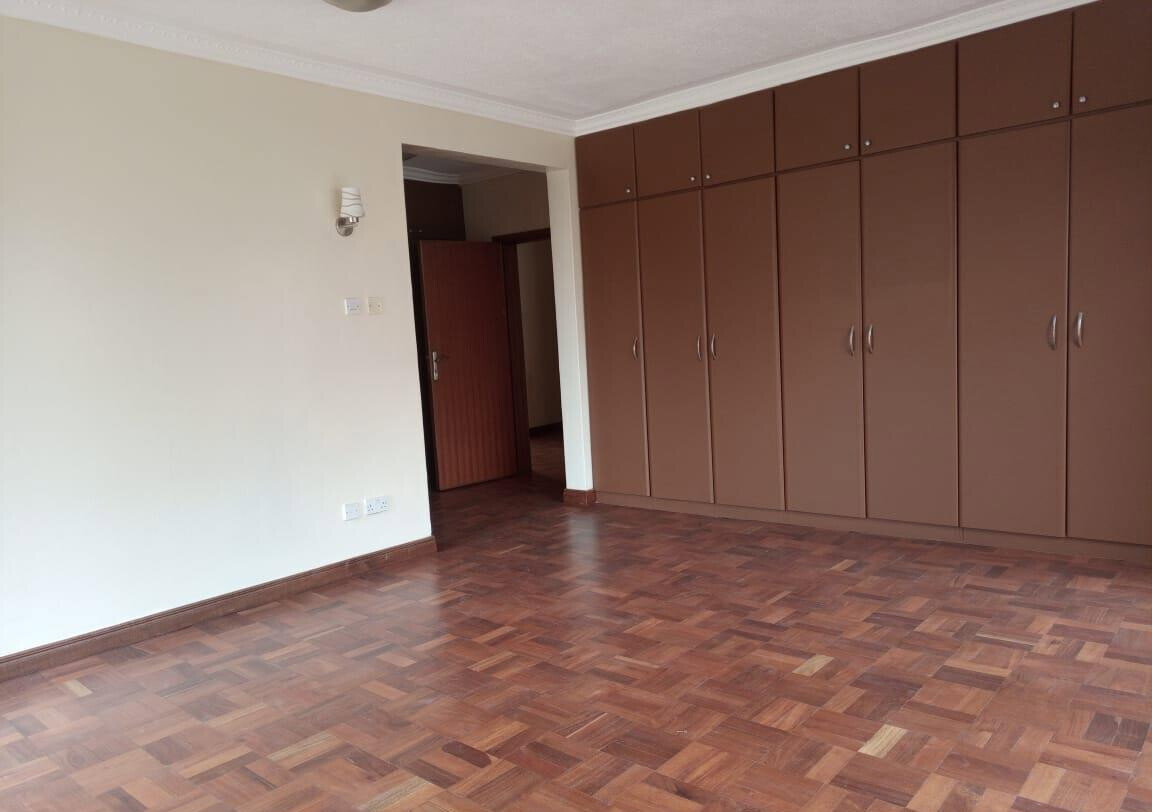 5-Ensuite Townhouse with Pool & DSQ - Quiet Lavington
