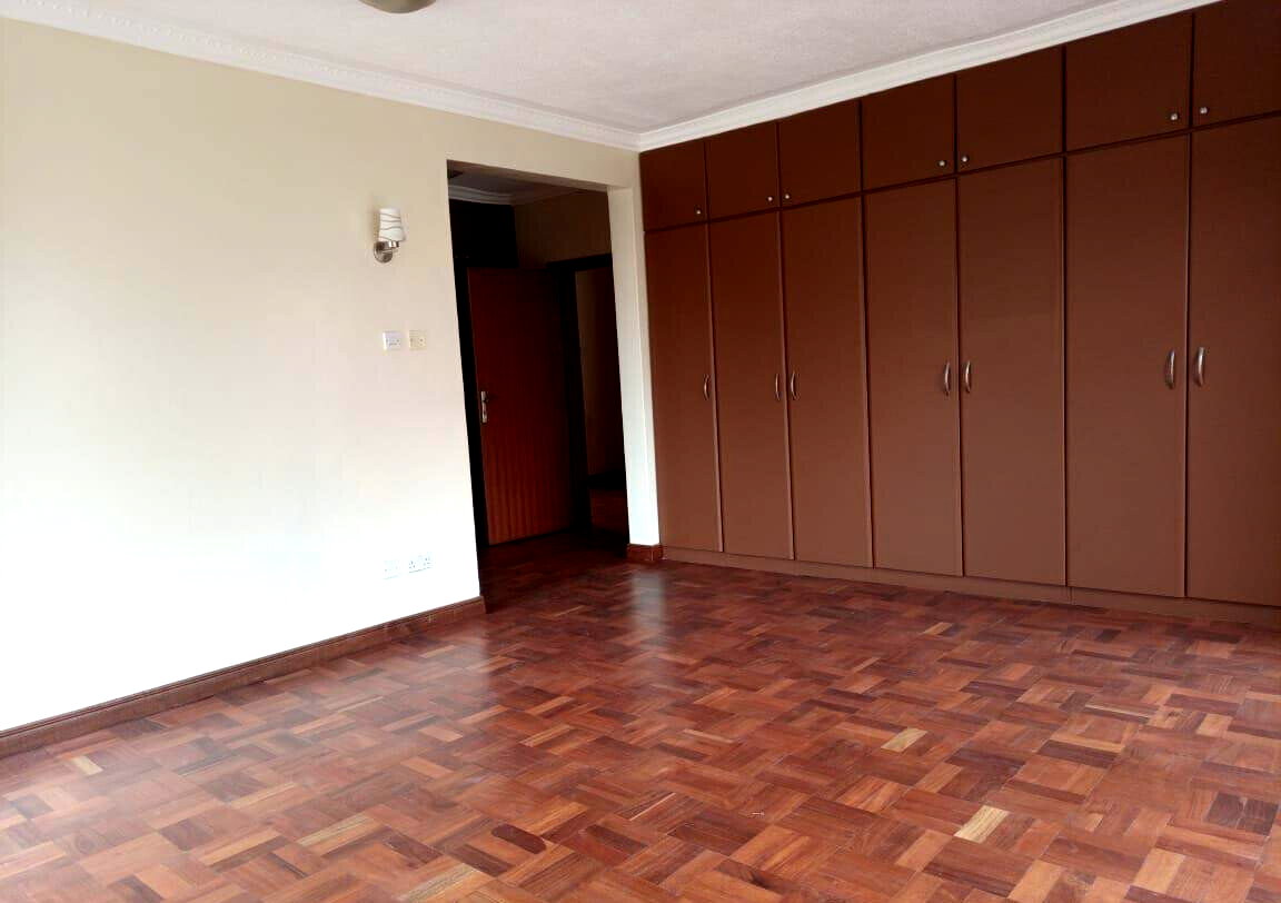 5-Ensuite Townhouse with Pool & DSQ - Quiet Lavington