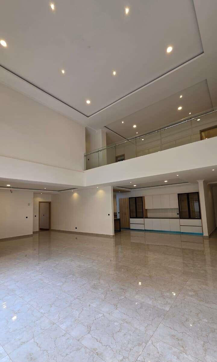 8-Bedroom Duplex with Private Garden & Clubhouse - Spring Valley