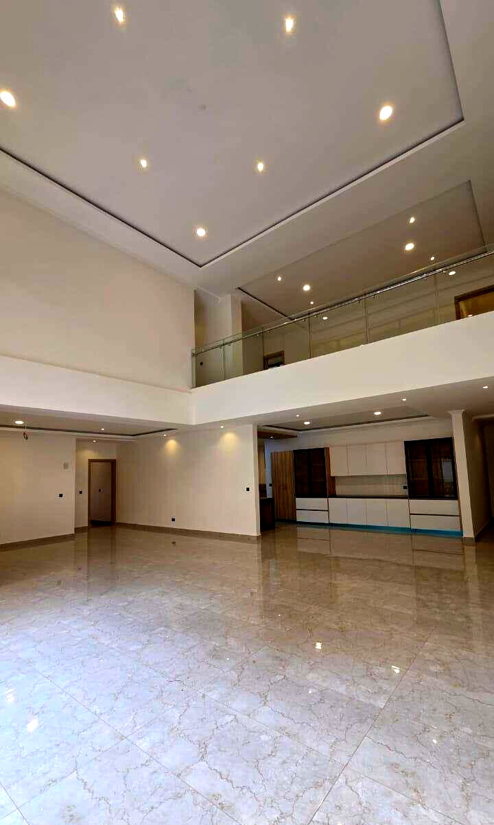 8-Bedroom Duplex with Private Garden & Clubhouse - Spring Valley
