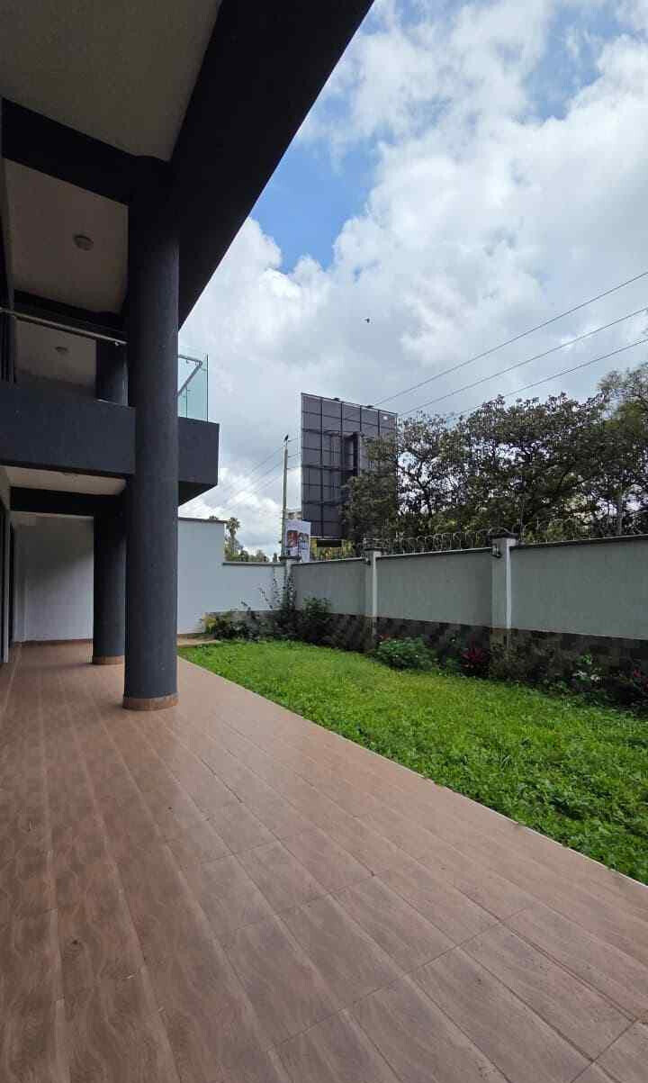 8-Bedroom Duplex with Private Garden & Clubhouse - Spring Valley