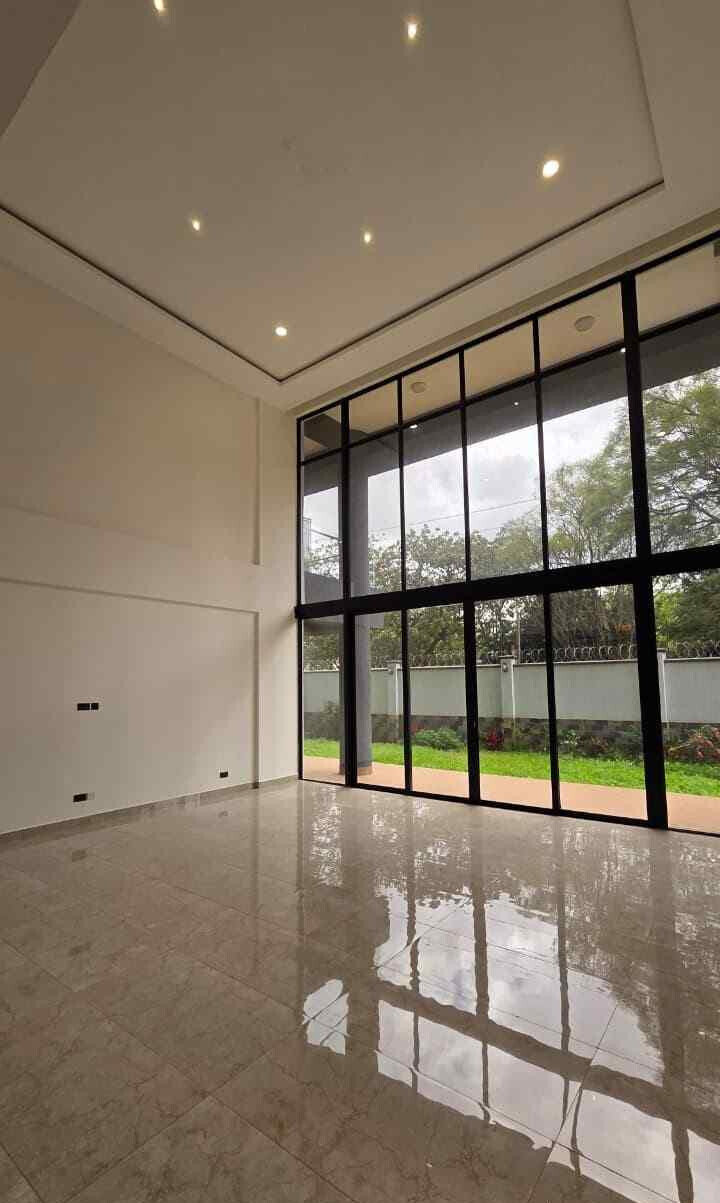 8-Bedroom Duplex with Private Garden & Clubhouse - Spring Valley