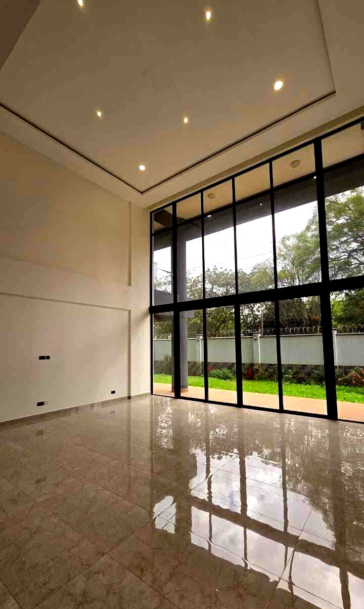 8-Bedroom Duplex with Private Garden & Clubhouse - Spring Valley