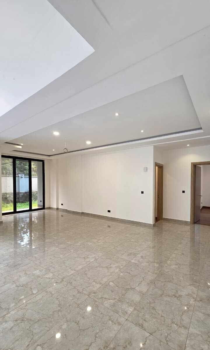 8-Bedroom Duplex with Private Garden & Clubhouse - Spring Valley