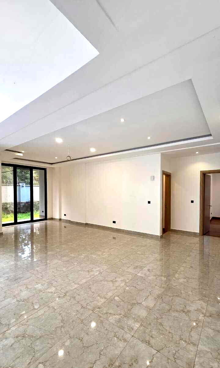 8-Bedroom Duplex with Private Garden & Clubhouse - Spring Valley