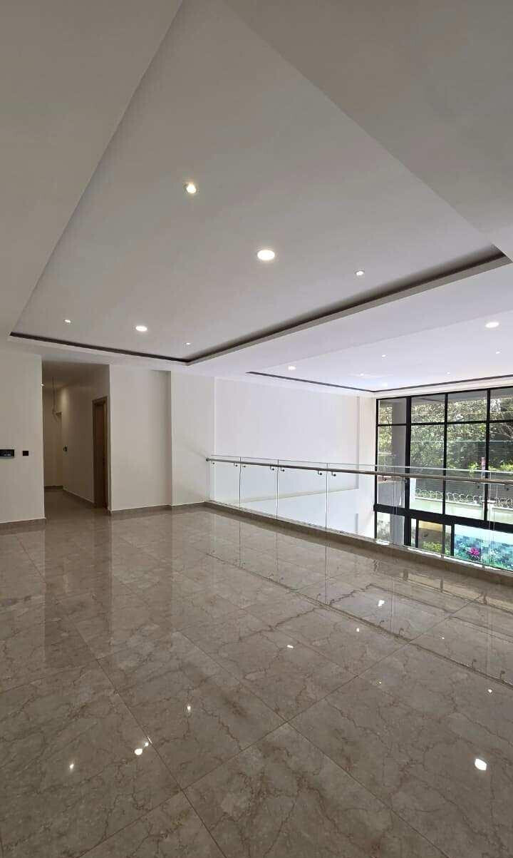 8-Bedroom Duplex with Private Garden & Clubhouse - Spring Valley