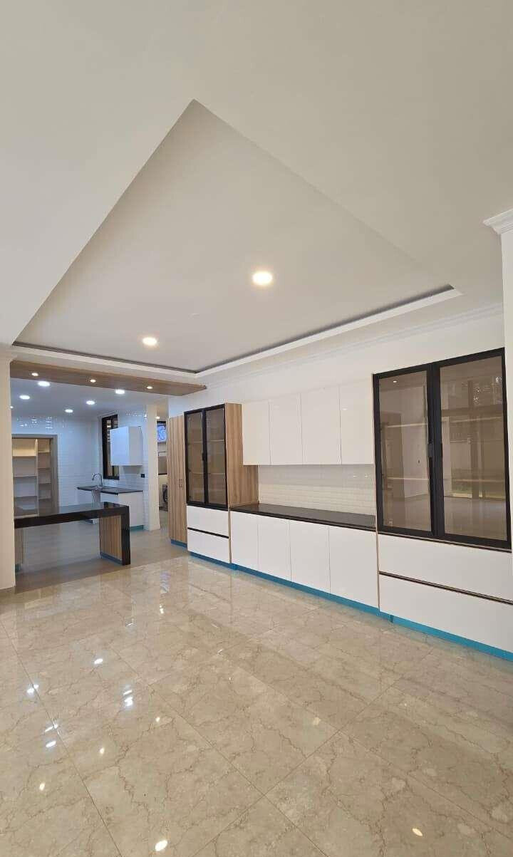 8-Bedroom Duplex with Private Garden & Clubhouse - Spring Valley