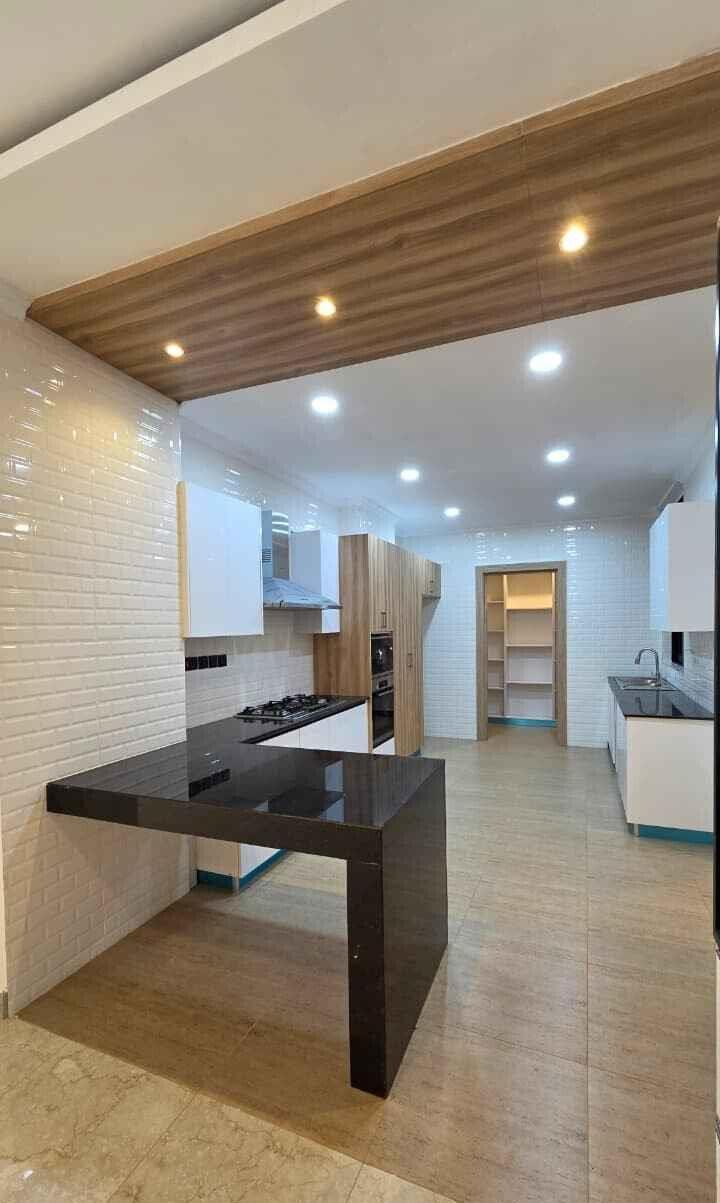 8-Bedroom Duplex with Private Garden & Clubhouse - Spring Valley